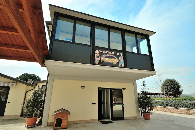 Esterno della palestra di Bastia Umbra